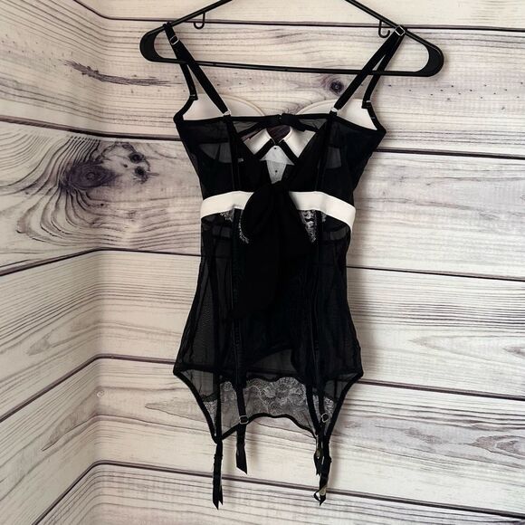 Victorias Secret Black & White Lace Push Up Bustier Lingerie Size 32B - Picture 4 of 6